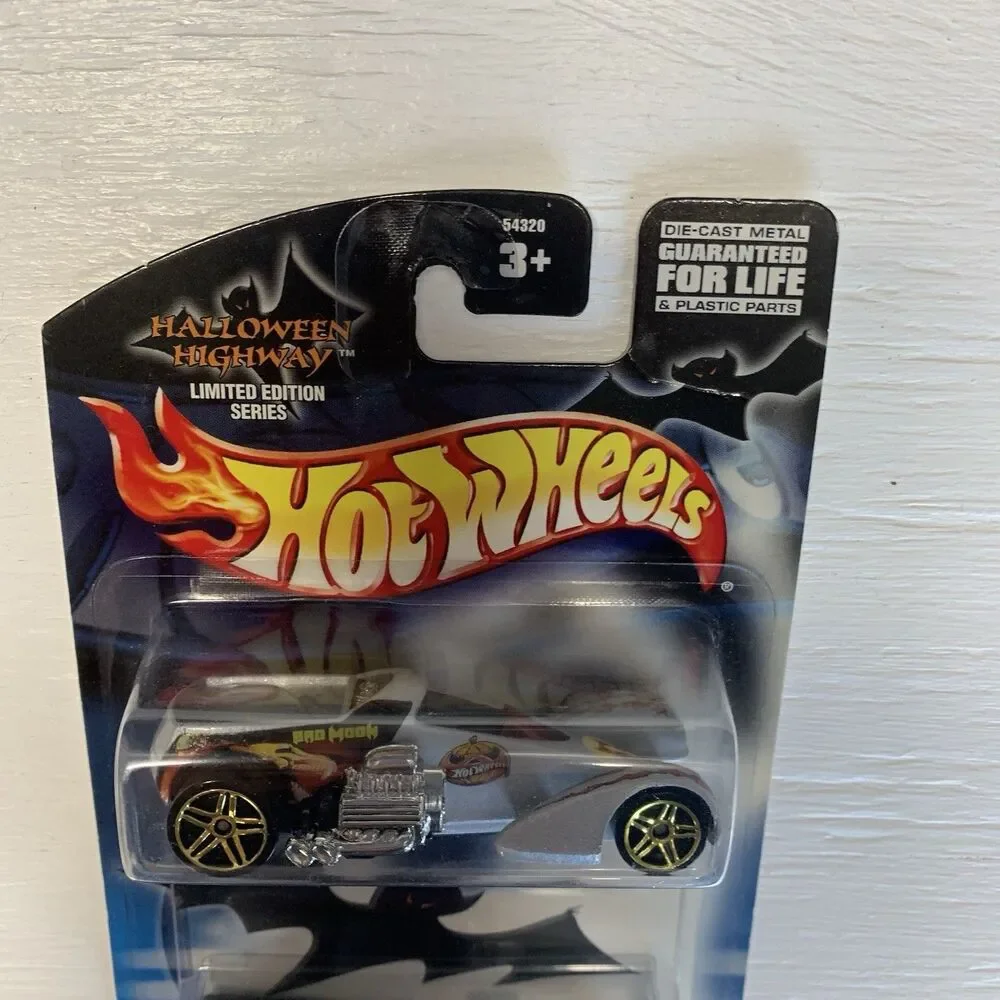 HOT WHEELS 2 CAR PACK HALLOWEEN HIGHWAY  - '57 ROADSTER New